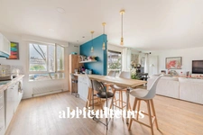 L’HAŸ LES ROSES<span></span>DUPLEX AVEC BALCON<span></span>4 PIÈCES<span></span>3 CHAMBRES<span></span>132 M2<span></span>575.000 €