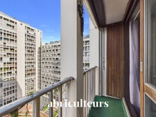 Paris 15e<span></span>Résidence Paris XV<span></span>Appartement familial 5 pièces de 114 m² avec balcons, parking et cave