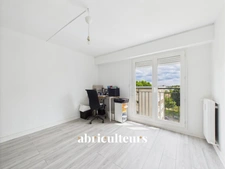 Appartement traversant de 76 m² avec 2 balcons<span></span>Châtillon