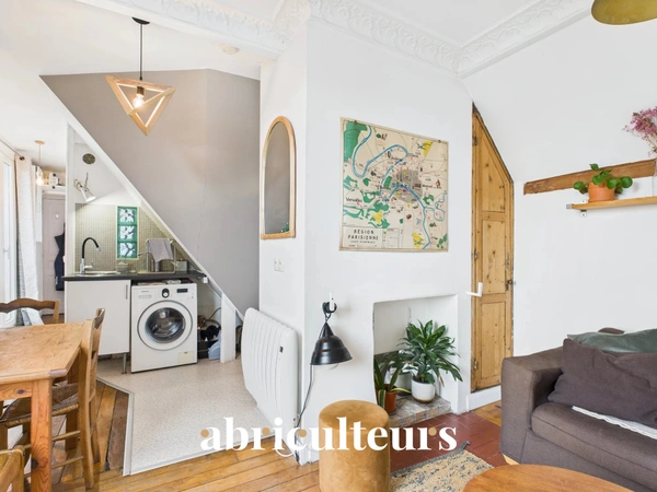 Dernier étage<span></span>Appartement 2 pièces avec balcons<span></span>Paris 20