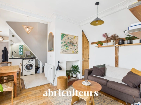 Dernier étage<span></span>Appartement 2 pièces avec balcons<span></span>Paris 20