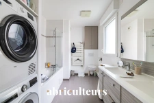 Appartement familial 5 pièces / 4 chambres de 134 m² avec balcon-loggia à Issy-les-Moulineaux