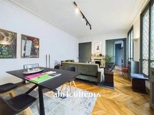 TRES BEL APPARTEMENT DE CHARME – 71 M2 – 2 PIECES – PARIS 9