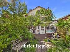 Clamart : Maison familiale lumineuse, 4 chambres, jardin, dépendance et fort potentiel