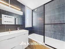 Paris 15e<span></span>Résidence Paris XV<span></span>Appartement familial 5 pièces de 114 m² avec balcons, parking et cave