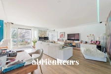 L’HAŸ LES ROSES<span></span>DUPLEX AVEC BALCON<span></span>4 PIÈCES<span></span>3 CHAMBRES<span></span>132 M2<span></span>575.000 €