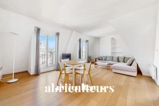 PARIS 1 / QUARTIER LES HALLES<span></span>APPARTEMENT<span></span>2 PIECES<span></span>54 M2<span></span>698.000 €
