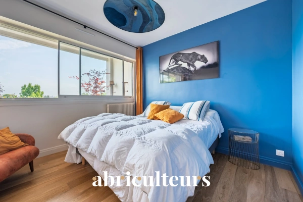 Appartement familial 109 m²<span></span>Dernier étage<span></span>Balcon-Terrasse<span></span>Vue dégagée<span></span>Garches