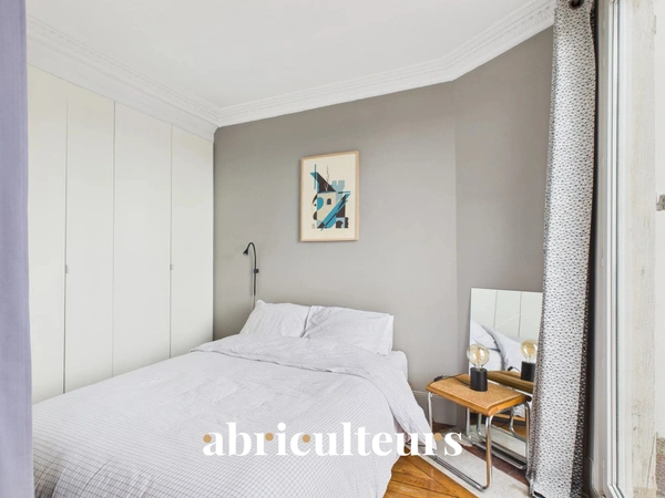Dernier étage<span></span>Appartement 2 pièces avec balcons<span></span>Paris 20