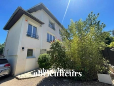 CHATILLON / QUARTIER LASEGUE-ROISSYS, LIMITE CLAMART- MAISON<span></span>6 PIECES<span></span>4 CHAMBRES<span></span>155 M2<span></span>TERRAIN 274 M2<span></span>990.000 €