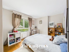 La Celle-Saint-Cloud<span></span>Duplex familial de 125 m² avec jardin-terrasse, balcon, 2 parkings et 2 caves