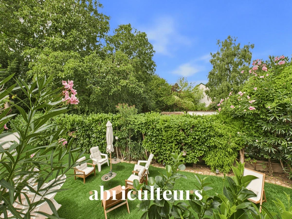 Maison familiale de 7 pièces avec jardin, garage, sous-sol  et grenier aménageable<span></span>Châtillon