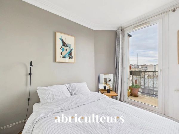 Dernier étage<span></span>Appartement 2 pièces avec balcons<span></span>Paris 20
