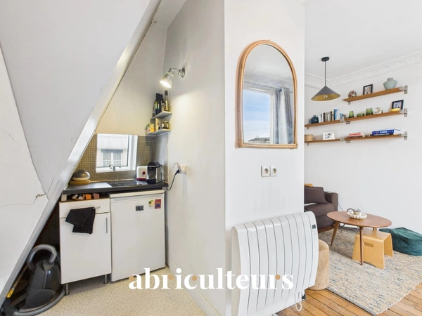 Dernier étage<span></span>Appartement 2 pièces avec balcons<span></span>Paris 20