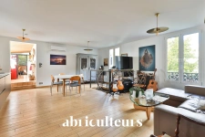 Issy-les-Moulineaux – Maison rénovée avec studio indépendant et terrasse arborée, au calme