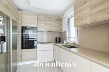Appartement familial 5 pièces / 4 chambres de 134 m² avec balcon-loggia à Issy-les-Moulineaux