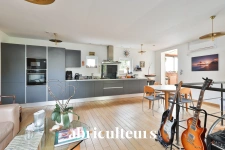 Issy-les-Moulineaux – Maison rénovée avec studio indépendant et terrasse arborée, au calme