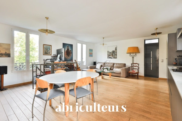 Issy-les-Moulineaux<span></span>Maison rénovée avec studio indépendant et terrasse arborée, au calme