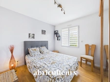 A  l'entrée de Ste Pazanne, à 25 mn de Nantes,  très belle maison contemporaine de plain pied  sur terrain de 1000 m2