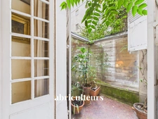 Appartement coup de coeur sur cour -jardin privative -Paris 7ème
