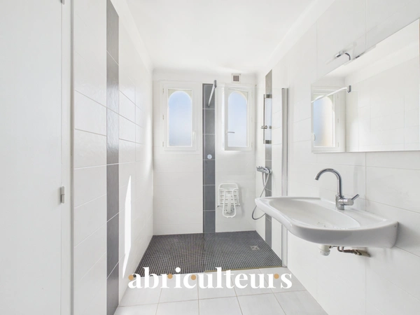 Charmante maison de 94 m2  plus rdc aménageable, avec grand jardin , bourg de St Hilaire de Clisson