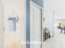 A  l'entrée de Ste Pazanne, à 25 mn de Nantes,  très belle maison contemporaine de plain pied  sur terrain de 1000 m2