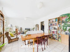 A Pont St Martin , Grand appartement -maison  de 105 m2 centre bourg