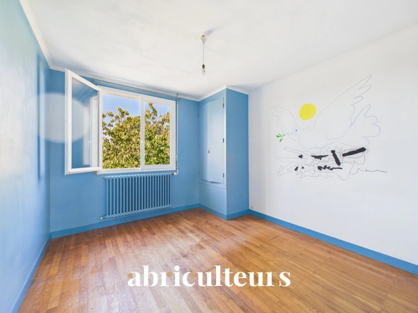 Charmante maison de 94 m2  plus rdc aménageable, avec grand jardin , bourg de St Hilaire de Clisson
