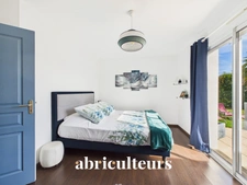 A  l'entrée de Ste Pazanne, à 25 mn de Nantes,  très belle maison contemporaine de plain pied  sur terrain de 1000 m2