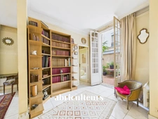 Appartement coup de coeur sur cour -jardin privative -Paris 7ème