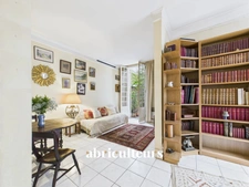 Appartement coup de coeur sur cour -jardin privative -Paris 7ème