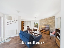 A  l'entrée de Ste Pazanne, à 25 mn de Nantes,  très belle maison contemporaine de plain pied  sur terrain de 1000 m2