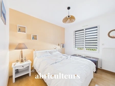 A  l'entrée de Ste Pazanne, à 25 mn de Nantes,  très belle maison contemporaine de plain pied  sur terrain de 1000 m2