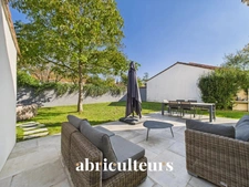 Aux Sorinières, Belle maison familiale plus studio possible