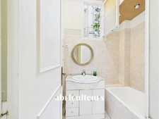 Appartement coup de coeur sur cour -jardin privative -Paris 7ème