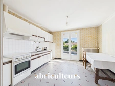 Charmante maison de 94 m2  plus rdc aménageable, avec grand jardin , bourg de St Hilaire de Clisson