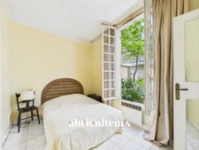 Appartement coup de coeur sur cour -jardin privative -Paris 7ème