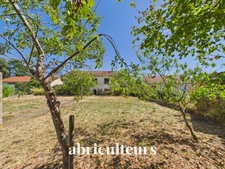 Charmante maison de 94 m2  plus rdc aménageable, avec grand jardin , bourg de St Hilaire de Clisson