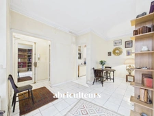 Appartement coup de coeur sur cour -jardin privative -Paris 7ème