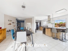 A  l'entrée de Ste Pazanne, à 25 mn de Nantes,  très belle maison contemporaine de plain pied  sur terrain de 1000 m2