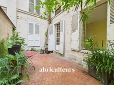 Appartement coup de coeur sur cour -jardin privative -Paris 7ème