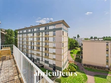 À SAISIR<span></span>3 pièces de 80m2<span></span>Dernier étage avec balcon à deux pas de la Marne