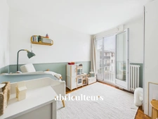 Coup de coeur - 4/5 pièces de 81 m2 - Rénové, spacieux, lumineux et avec balcon - Chevilly Larue - Proche du métro