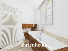 PARIS<span></span>MONTMARTRE<span></span>DUPLEX<span></span>3 PIÈCES <span></span>2 CHAMBRES<span></span>72 M2<span></span>2594  € Charges Comprises