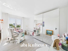 À SAISIR<span></span>3 pièces de 80m2<span></span>Dernier étage avec balcon à deux pas de la Marne