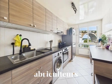 À SAISIR<span></span>3 pièces de 80m2<span></span>Dernier étage avec balcon à deux pas de la Marne