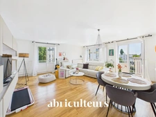 À SAISIR<span></span>3 pièces de 80m2<span></span>Dernier étage avec balcon à deux pas de la Marne