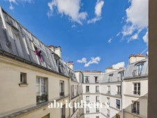 PARIS<span></span>MONTMARTRE<span></span>DUPLEX<span></span>3 PIÈCES <span></span>2 CHAMBRES<span></span>72 M2<span></span>2594  € Charges Comprises