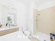 Appartement familial lumineux de 94 m² avec jardin de 89 m² et grande terrasse<span></span>Résidence récente et sécurisée à Drancy