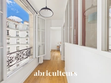 PARIS<span></span>MONTMARTRE<span></span>DUPLEX<span></span>3 PIÈCES <span></span>2 CHAMBRES<span></span>72 M2<span></span>2594  € Charges Comprises
